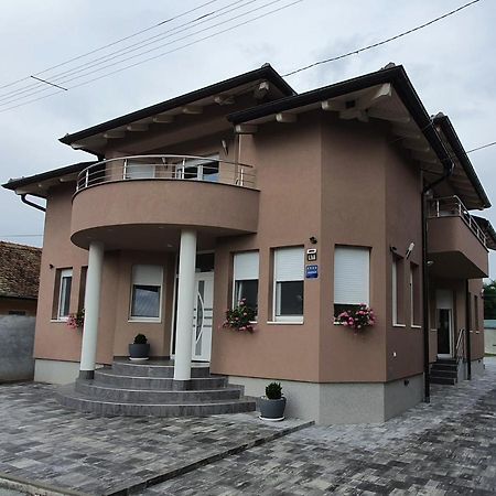 Apartman Bozur **** Satnica Dakovacka Exterior foto